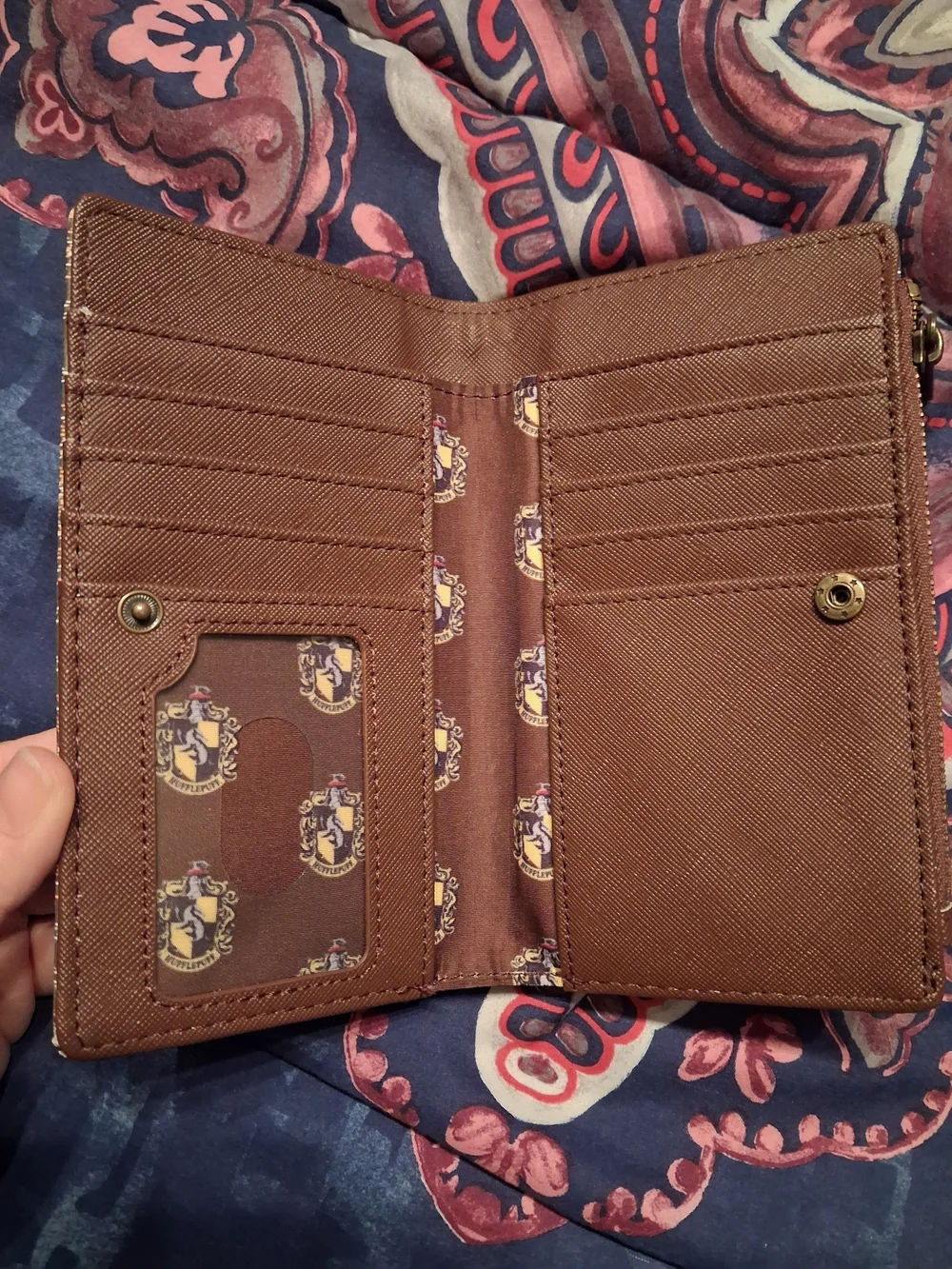 Loungefly zip around